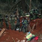 Miembros del Ejército colombiano durante la ocupación del campamento de las FARC donde murió Mono Jojoy