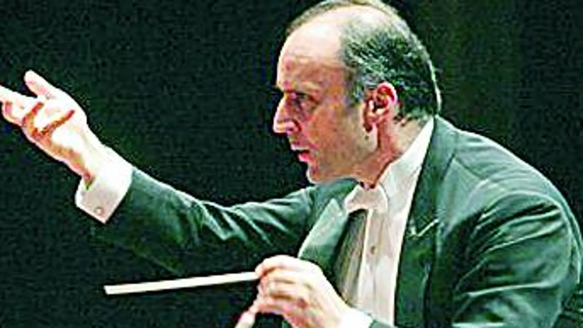El director Oleg Caetani hizo una actuación memorable