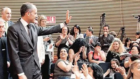 La Generalitat unifica todas las políticas de inmigración en un pacto local