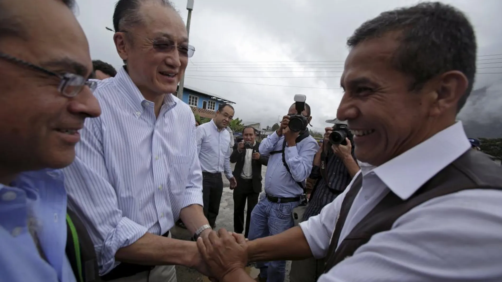 Humala saluda al presidente del Banco Mundial, Jim Yong Kim