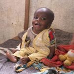 Un niño en el hospital de Kalonge/ Foto: Rocío Raya
