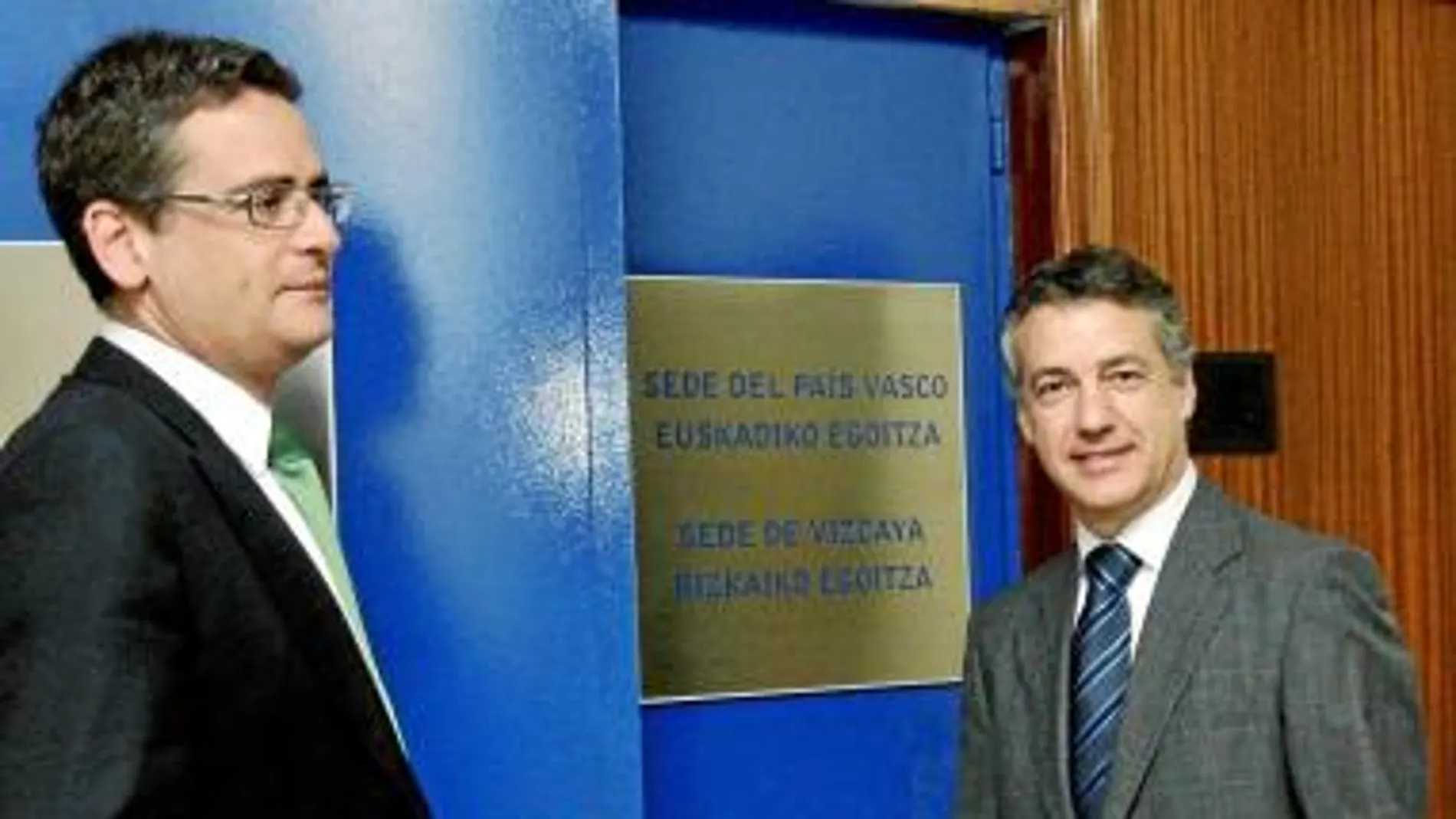 Urkullu tiende la mano a Rajoy para tratar de aislar a Zapatero
