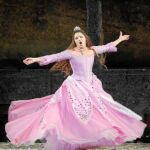 Altos vuelos: Netrebko, este verano, durante su interpretación como Julieta en el Festival de Salzburgo