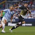  1-2. Málaga, falla penalti, se complica Europa y el Elche gana y permanece