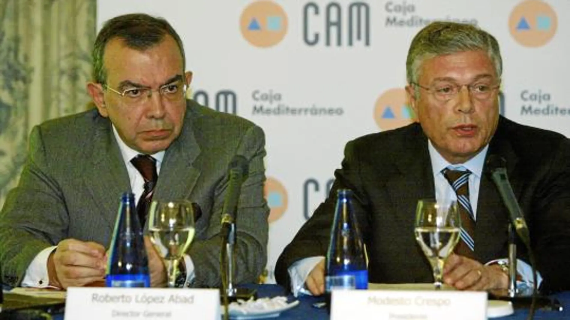 El director de CAM, Roberto López, y el presidente, Modesto Crespo