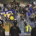 Los seguidores del Boca Juniors lanzaron gas pimienta desde la tribuna al túnel por el que salián los jugadores de River en la segund parte