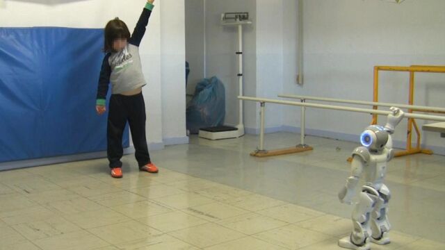 Un robot-juguete que ayuda a los niños a hacer rehabilitación