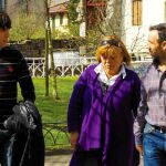 Asun Casasola, junto a su marido y su otro hijo, en una secuencia del documental