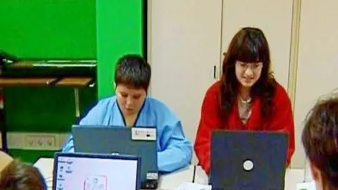 La Fundación Antena 3 facilita la comunicación entre niños ingresados en hospitales ¿a los que proporciona portátiles¿ con sus familias y docentes