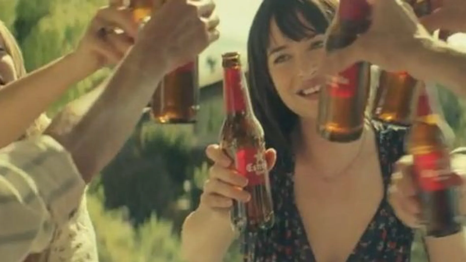 Dakota Johnson, protagoniza el spot grabado en Ibiza