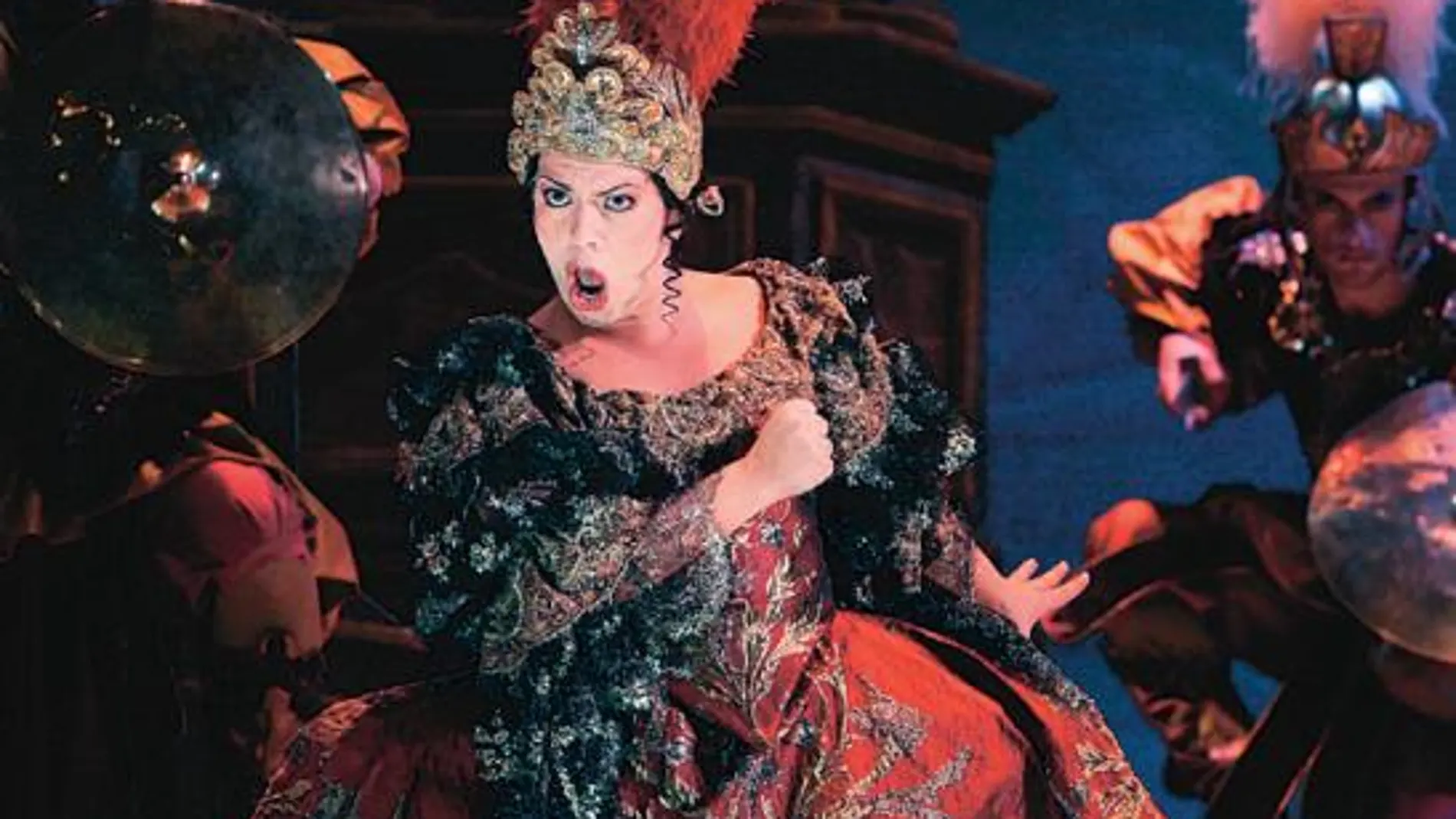 El impresionante vestuario es uno de los elementos clave de la puesta en escena de esta ópera