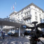 Entrada del hotel que alojaba a los miembros de la FIFA durante el congreso extraordinario