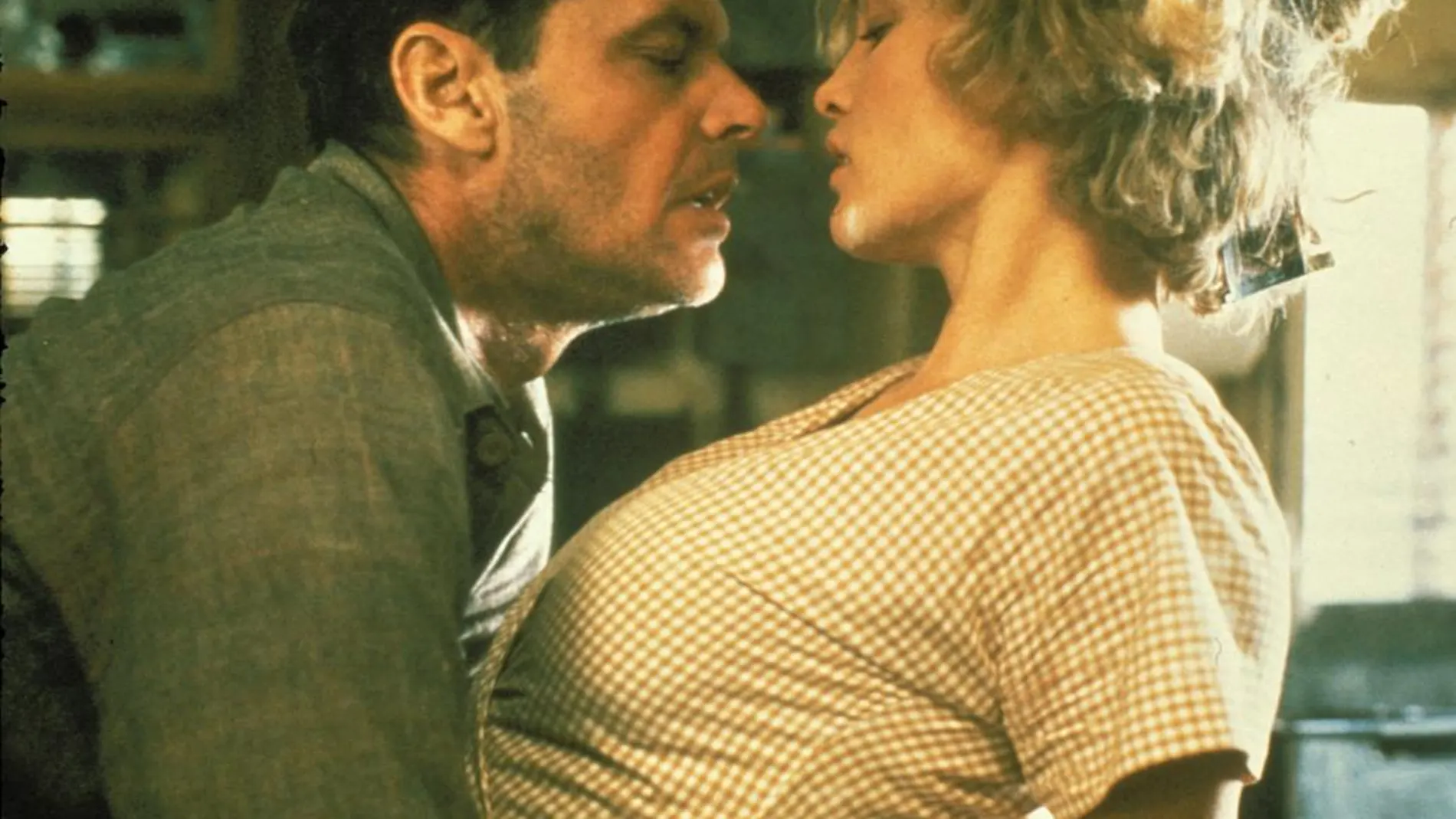 Jack Nicholson seduce a Jessica Lange en «El cartero siempre llama dos veces»