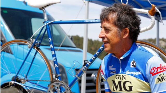 El ciclismo no sale de su asombro: 30 años despues, Perico Delgado se enfunda la misma talla de maillot