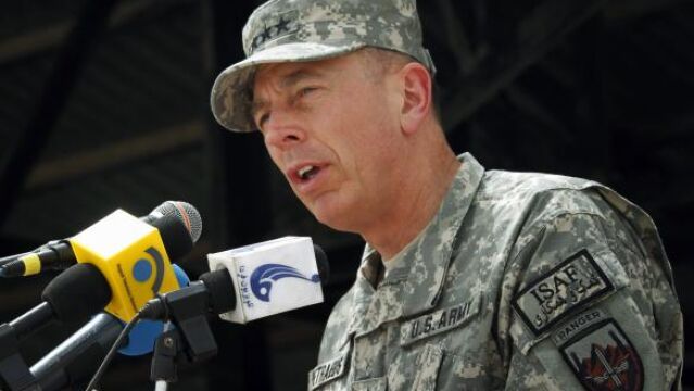 Petraeus condiciona la salida de Afganistán prometida por Obama