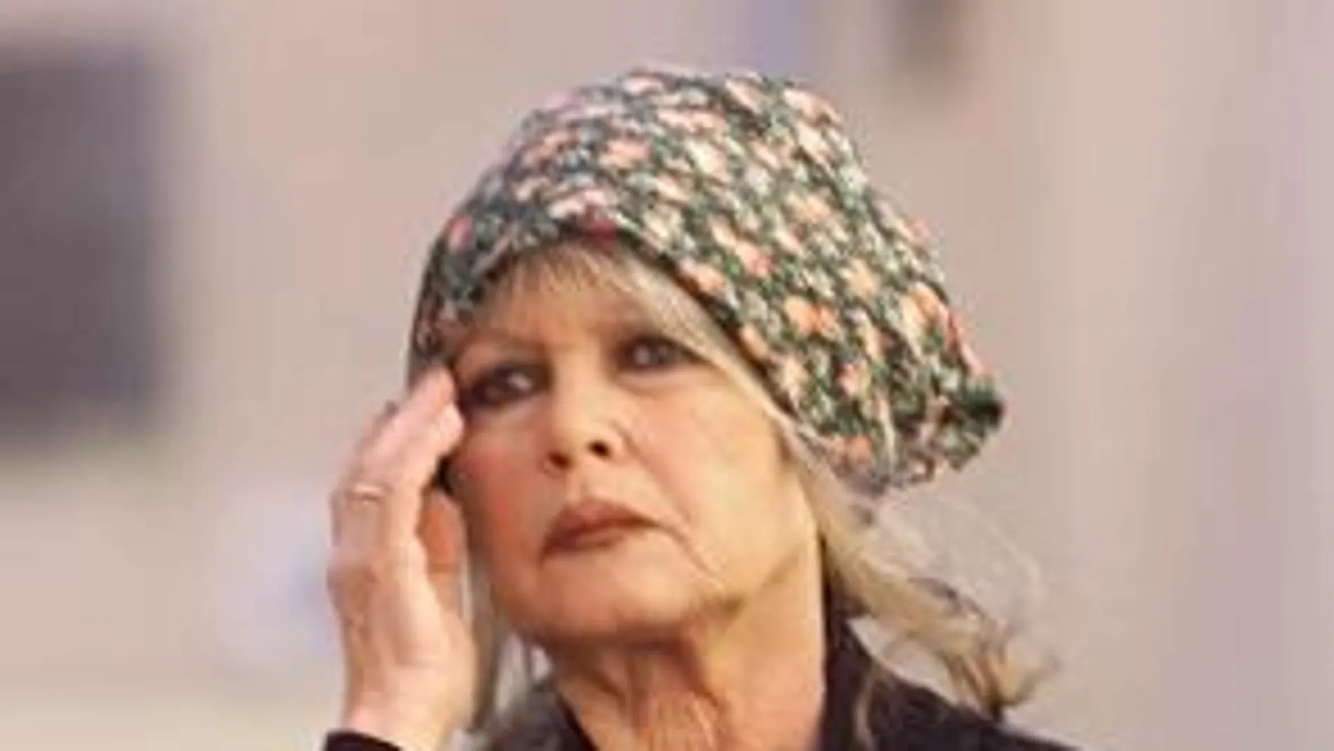 Brigitte Bardot aplaude la prohibición