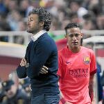 Neymar se marcha del campo por detrás de Luis Enrique