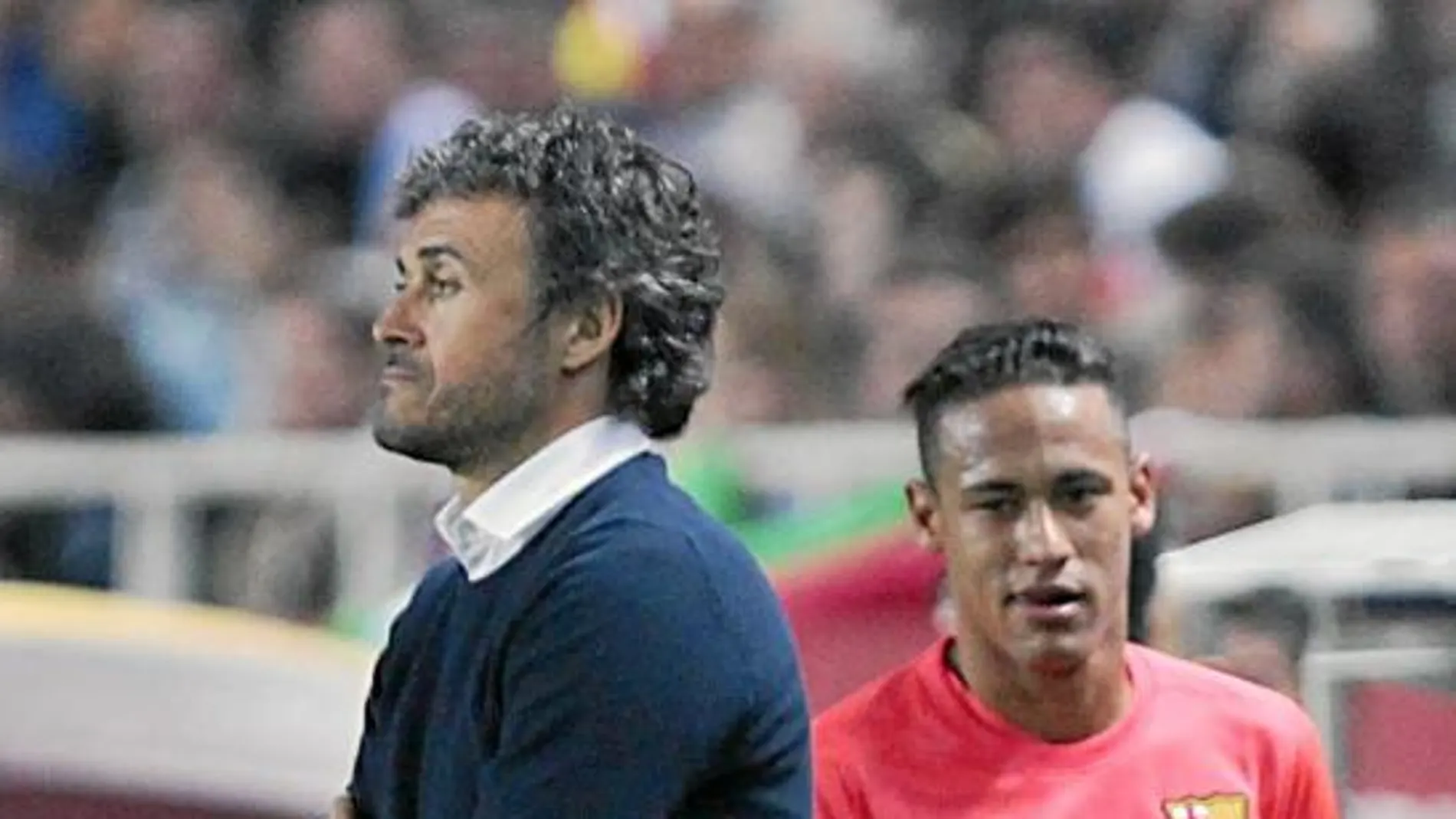 Neymar se marcha del campo por detrás de Luis Enrique