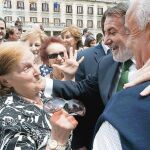 Una campaña sin un eje argumental único y dirigida a su militancia