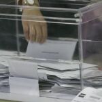 La abstención, ligeramente más baja que la de 2004, llega al 54 por ciento, la tercera mayor de la democracia