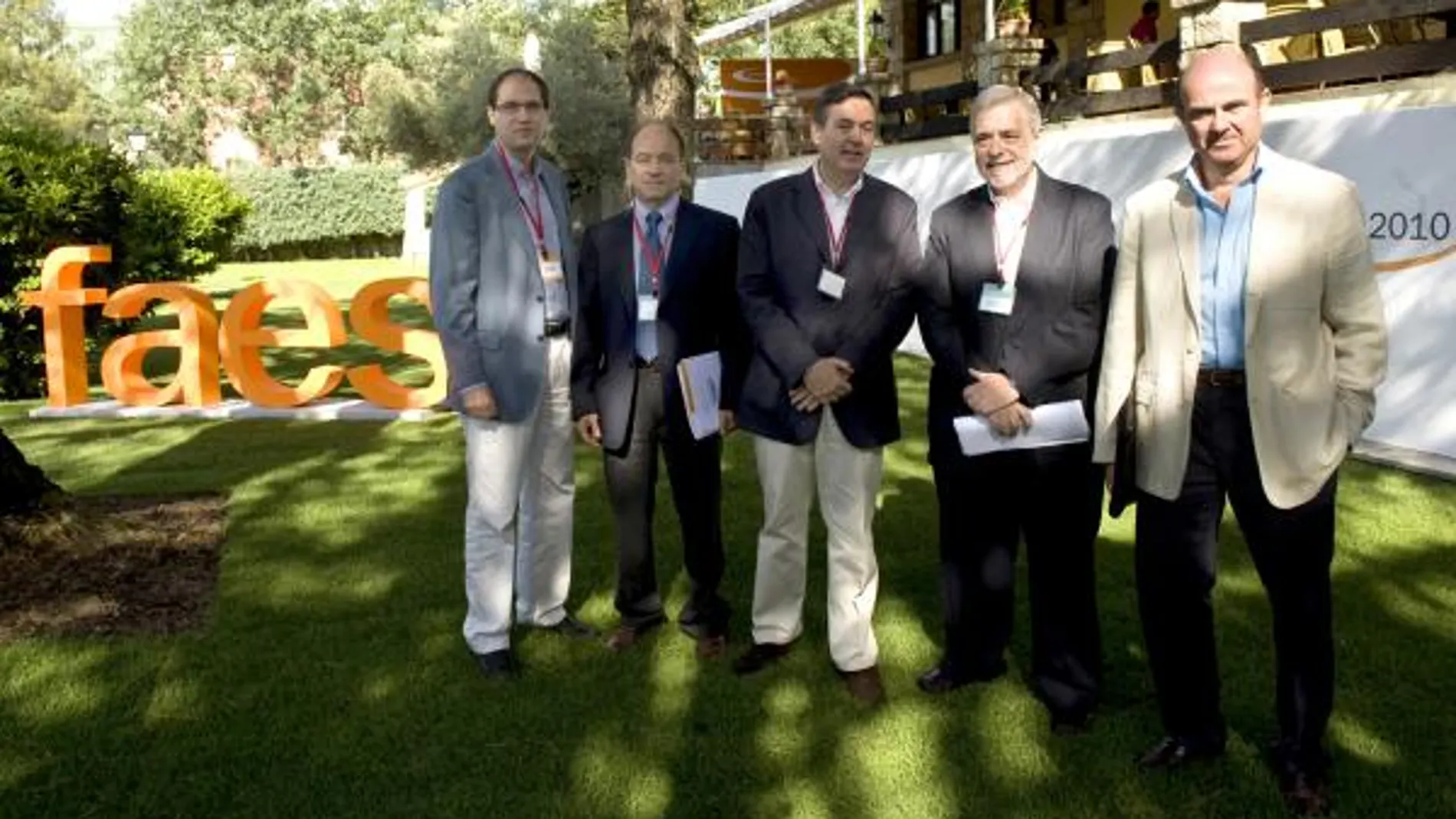 de izquierda a derecha, Fernando Navarrete, Joaquín Trigo, Juan Iranzo, Antonio Beteta y Luis de Guindos