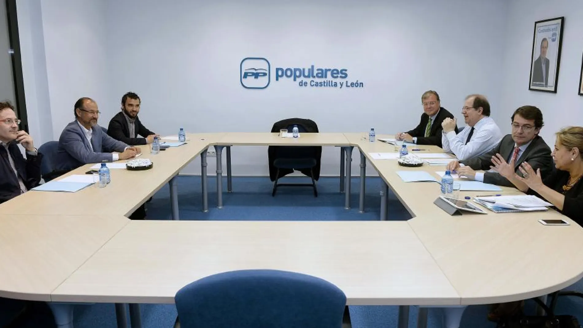 El presidente del PP en Castilla y León y en funciones de la Junta, Juan Vicente Herrera, se ha reunido hoy con el procurador electo y líder de Ciudadanos, Luis Fuentes