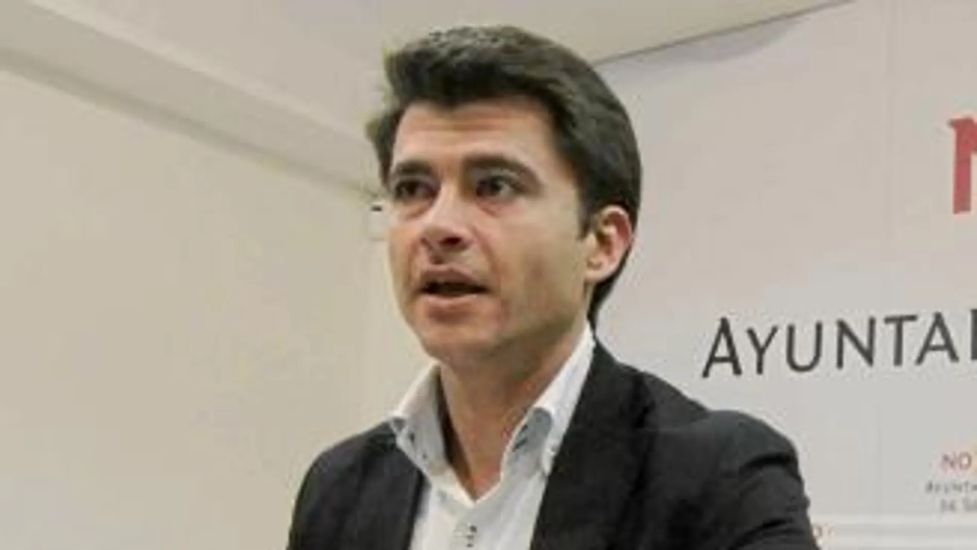 El concejal del PP Beltrán Pérez interpeló al director general de Mercasevilla para que aclarase la existencia del documento