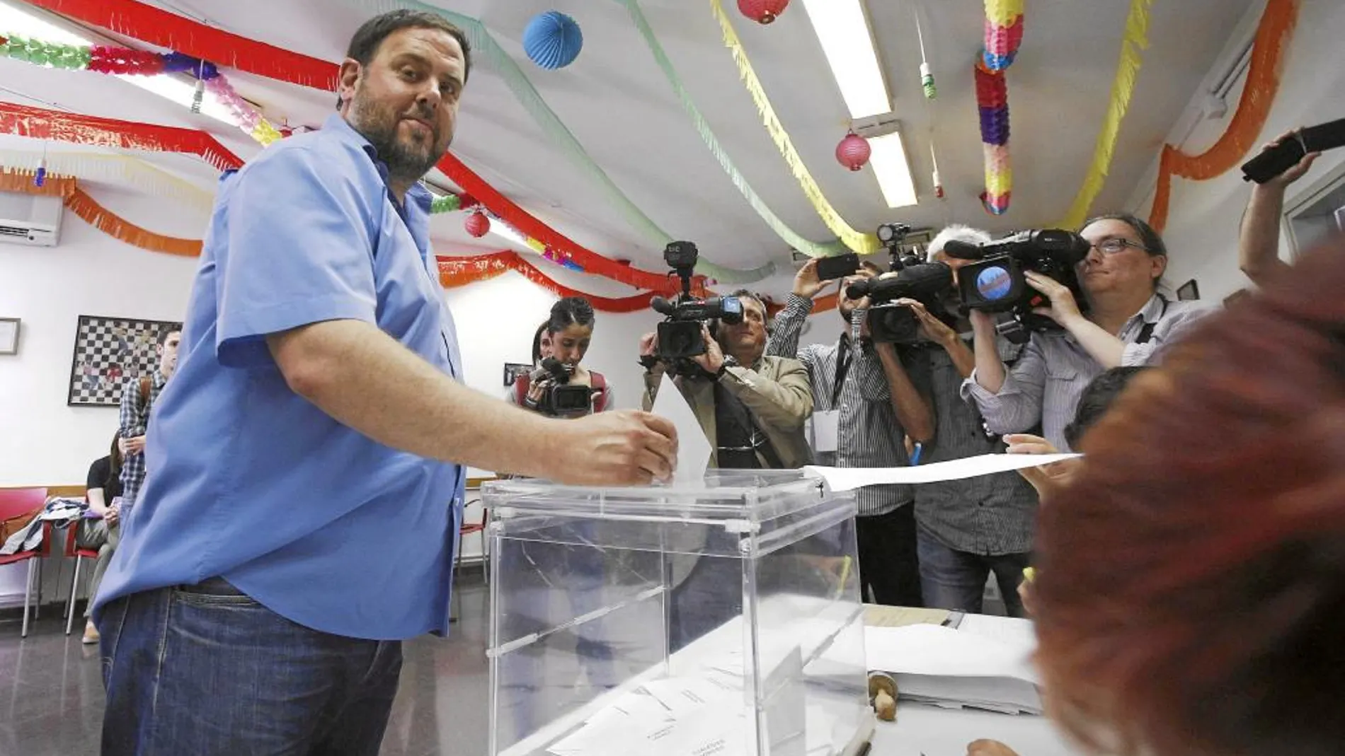 Oriol Junqueras vota en Sant Vicenç dels Horts