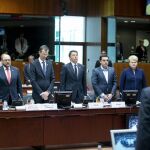 Los líderes de la Unión Europea (UE) comenzaron hoy con un minuto de silencio la cumbre