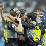 Los jugadores del Espanyol celebran con Álvaro Vázquez uno de sus dos goles coperos en Valladolid