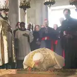  El Papa en el Sepulcro: «El mal nunca tiene la última palabra»