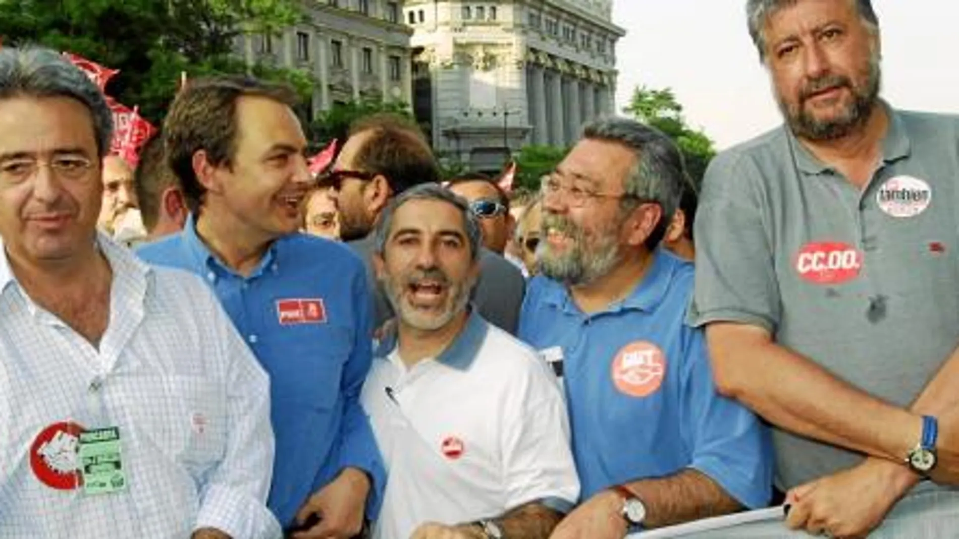 Eran otros tiempos. Hace sólo ocho años, en junio de 2002, el entonces líder de la oposición, José Luis Rodríguez Zapatero, se sumó con energía a la manifestación por la huelga general