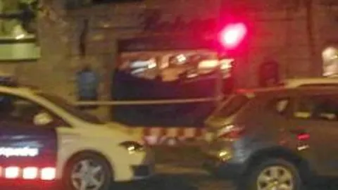 La panadería acordonada por los Mossos tras el asesinato