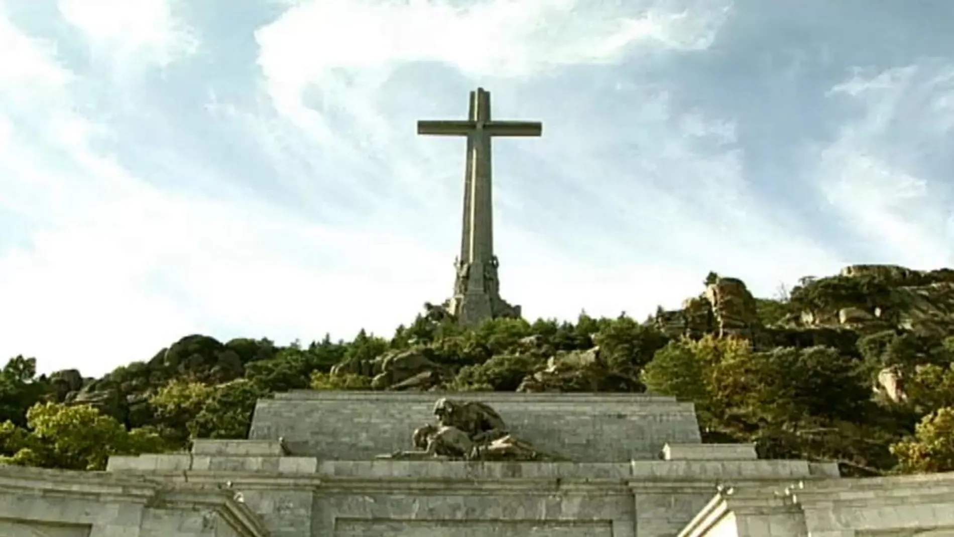 Denuncian a una quincena de obispados por no retirar simbología franquista de las iglesias