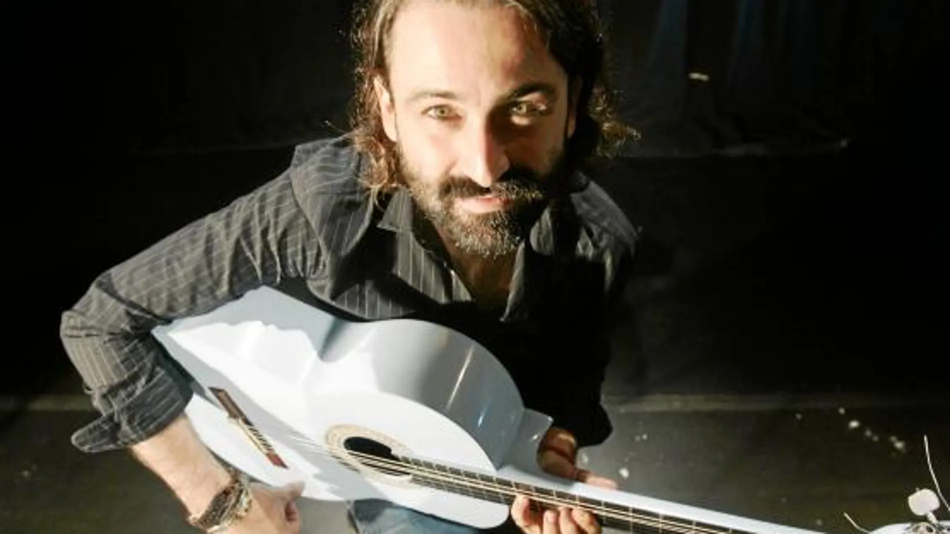 Javier Limón: «En Irán las mujeres no pueden cantar en público»