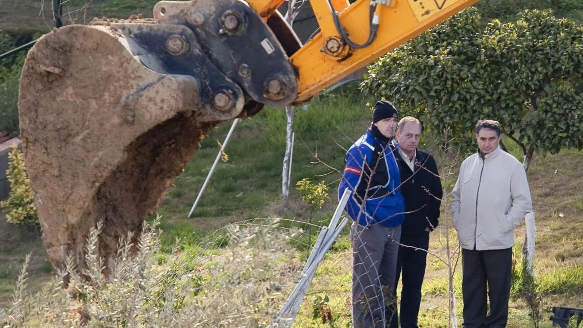 Antonio del Castillo y su cuñado durante una de las búsquedas del cuerpo de Marta