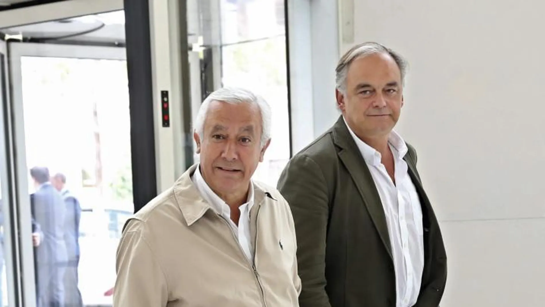 Javier Arenas y Esteban González Pons a su llegada a la presentación del programa para las autonómicas