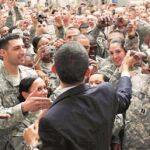 Barack Obama desata la euforia de los soldados en su visita sorpresa a Irak