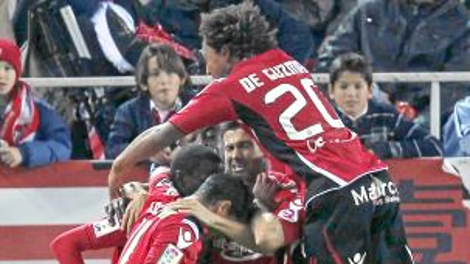 Los jugadores del Mallorca celebran uno de los goles que le marcaron al Sevilla en el Sánchez Pizjuán