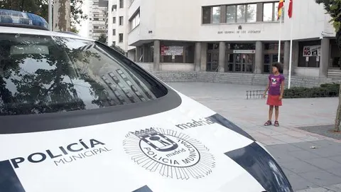 Es la primera vez que los agentes municipales se encargan de la vigilancia de un edificio judicial en Madrid