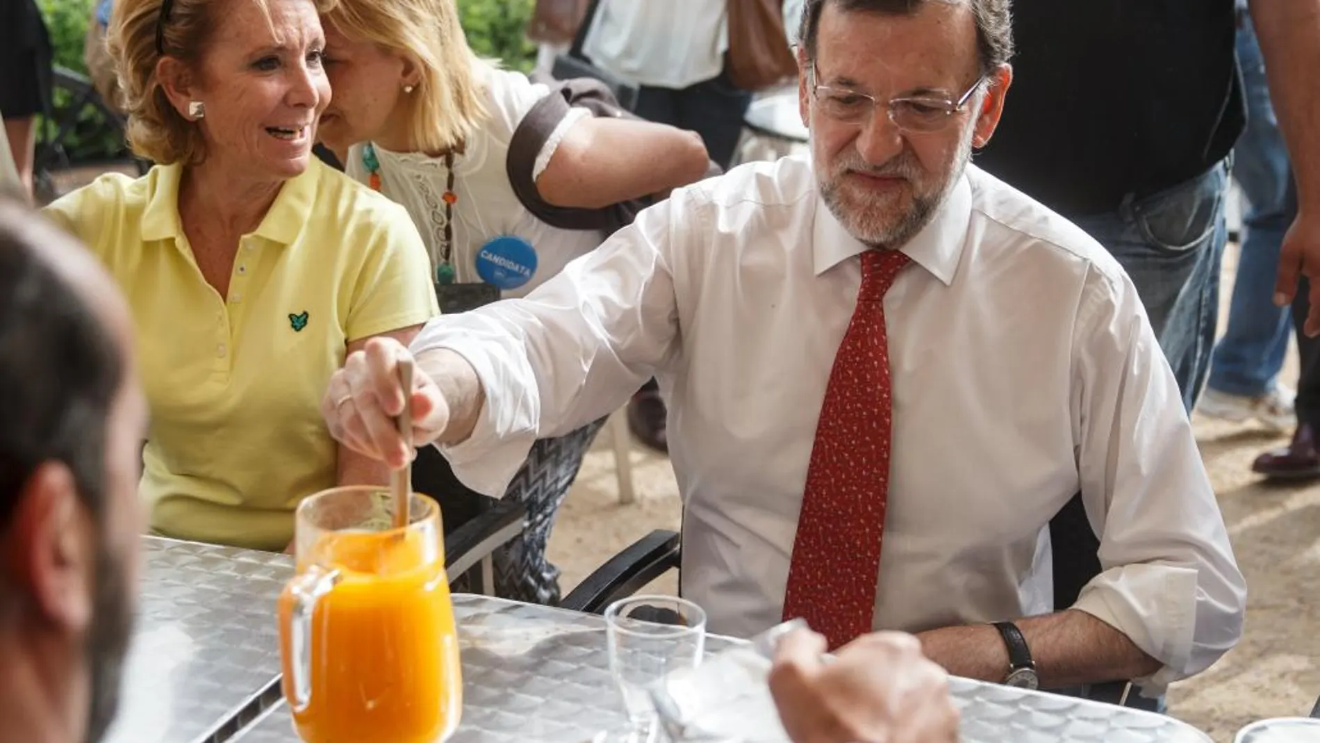 Mariano Rajoy y Esperanza Aguirre, en un acto de campaña.