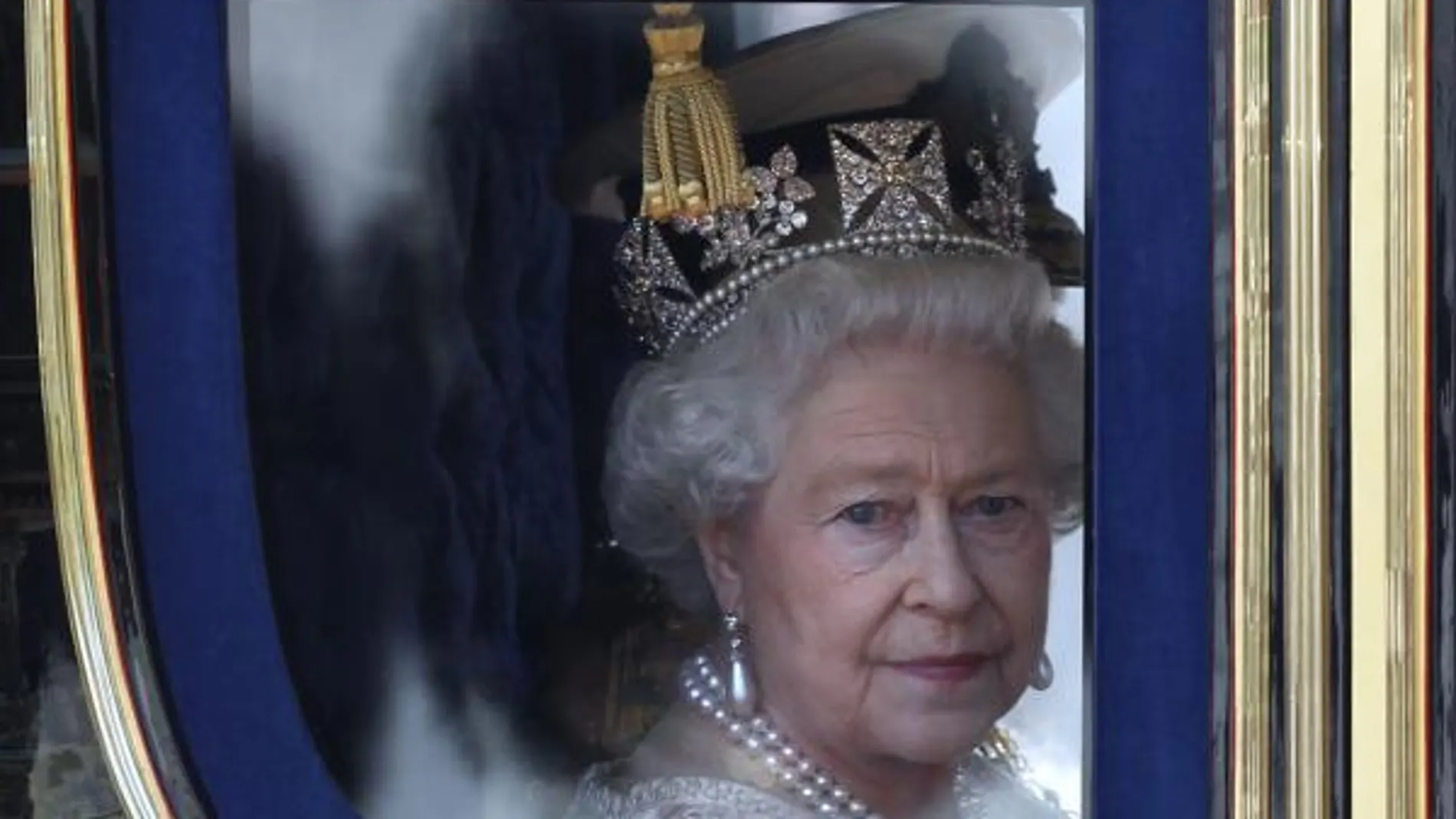 Isabel II, bisabuela por primera vez