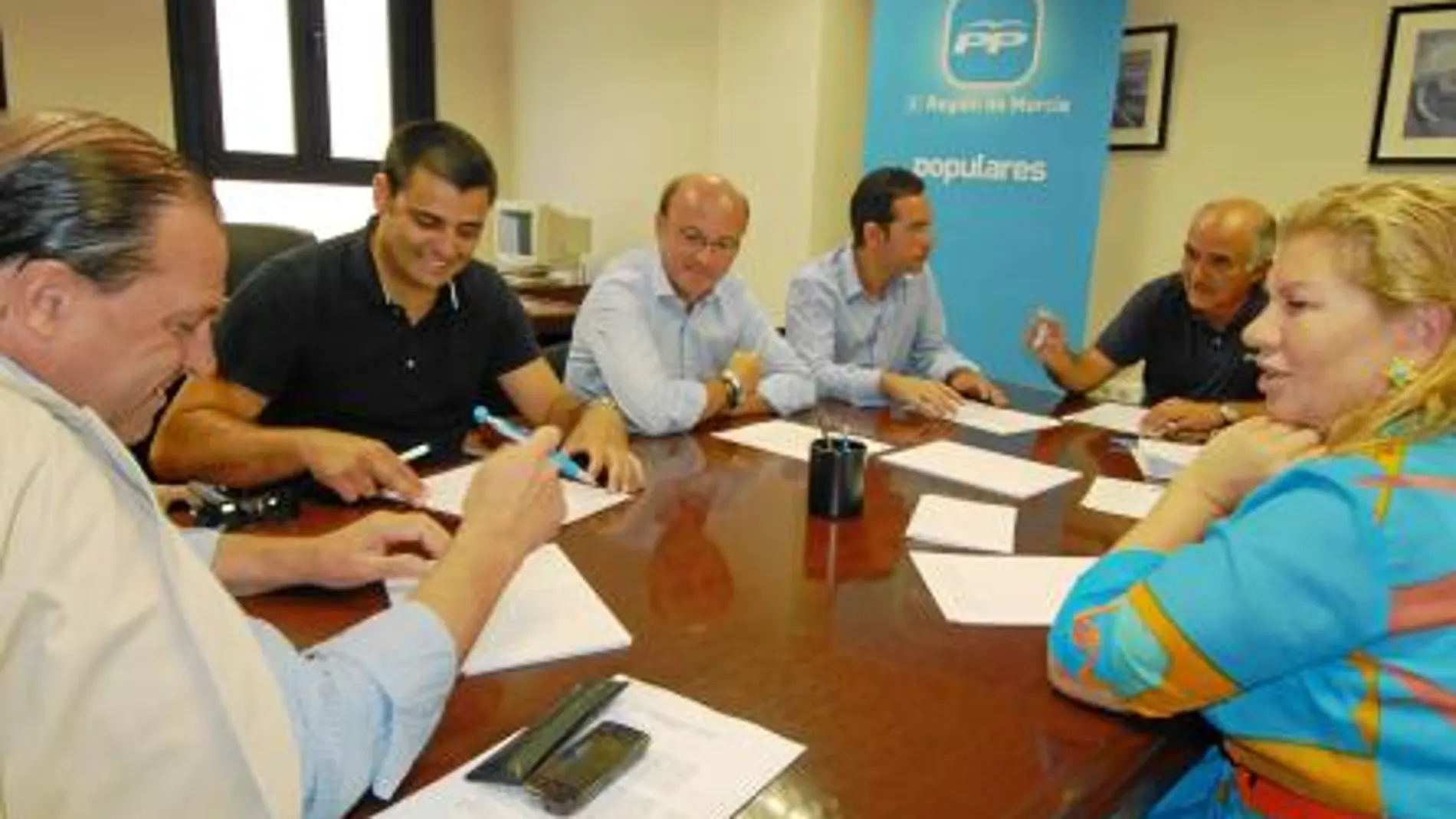 Vicente Martínez-Pujalte, José Gabriel Ruiz, Alberto Garre, Belén Fernández-Delgado y Juan Hernández, ayer durante la reunión