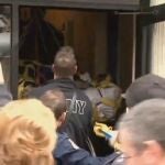 La intervención de los bomberos fue requerida para que el hombre pudiera ser trasladado a un hospital
