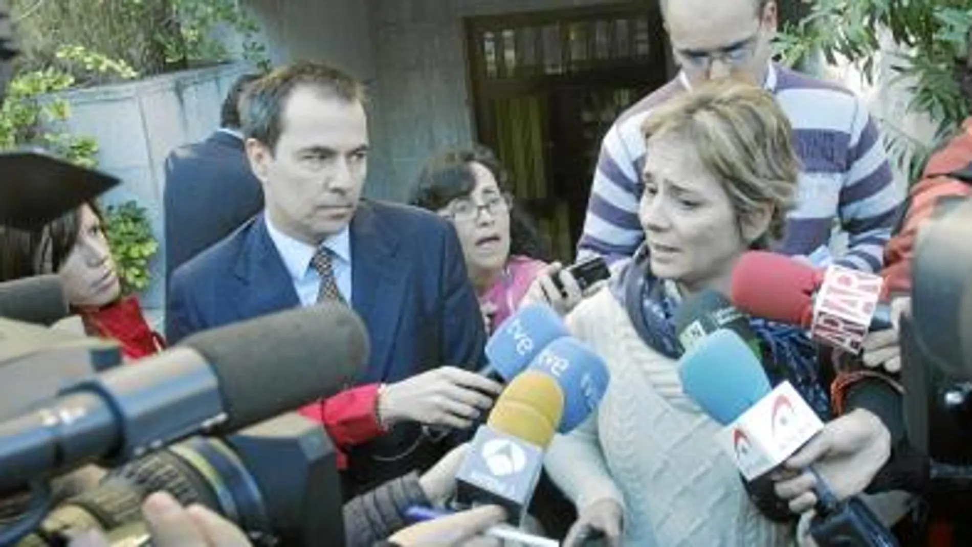 La hermana de Antonio Puerta pidió respeto para su familia en la puerta del Anatómico Forense