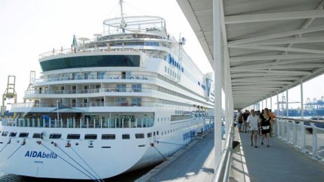 Se prevé que este año 163 cruceros, con 250.000 pasajeros, atraquen en el puerto valenciano