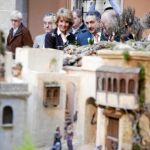 La presidenta inauguró el Nacimiento de la Puerta del Sol, compuesto por setecientas figuras realizadas por la Asociación de Belenistas