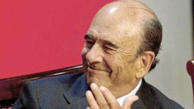 El presidente de Banco Santander, Emilio Botín, presidió ayer en Cádiz la X Junta General de Accionistas de Universia, a la que acudieron 57 rectores