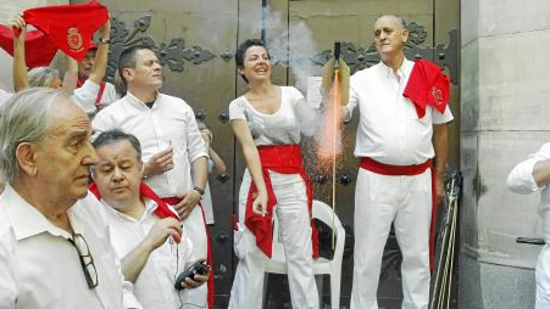 La sede de la Real Congregación de San Fermín de los Navarros dio ayer el célebre chupinazo en el barrio de Chamberí