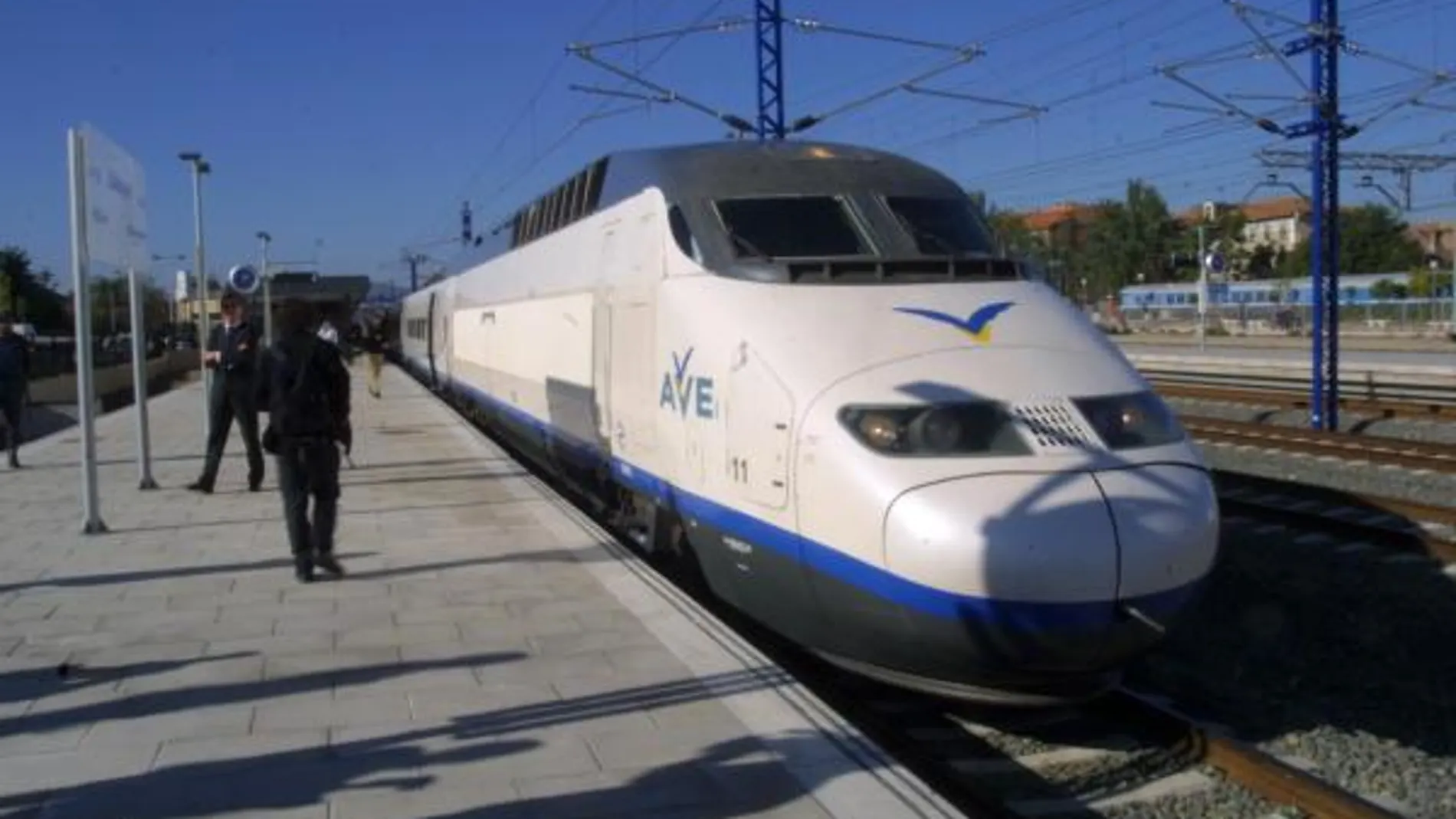 El AVE abre las puertas que comunicarán a España y Francia en el siglo XXI
